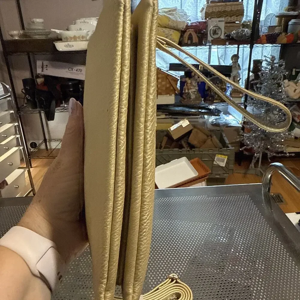 MICHAEL KORS Pebbled Leather Chunky MK Gold tone Logo Clutch~VERY GOOD CONDTN! - Picture 3 of 10